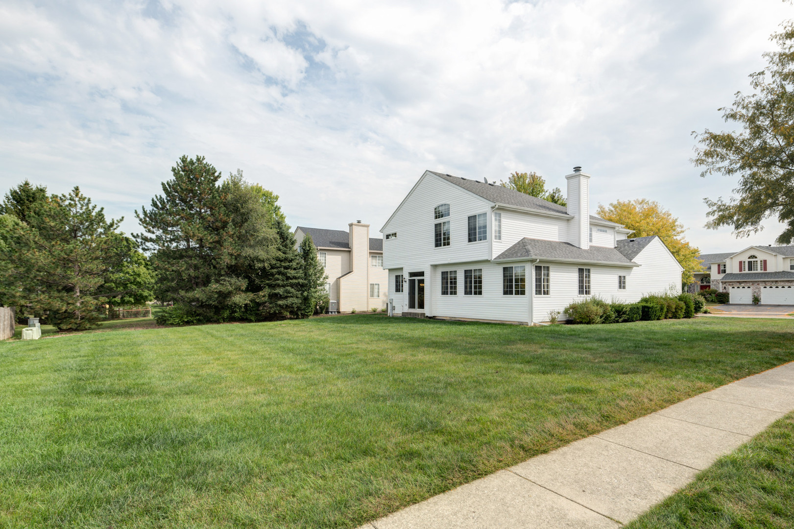 1300 Kettering Road, Mundelein, IL 60060