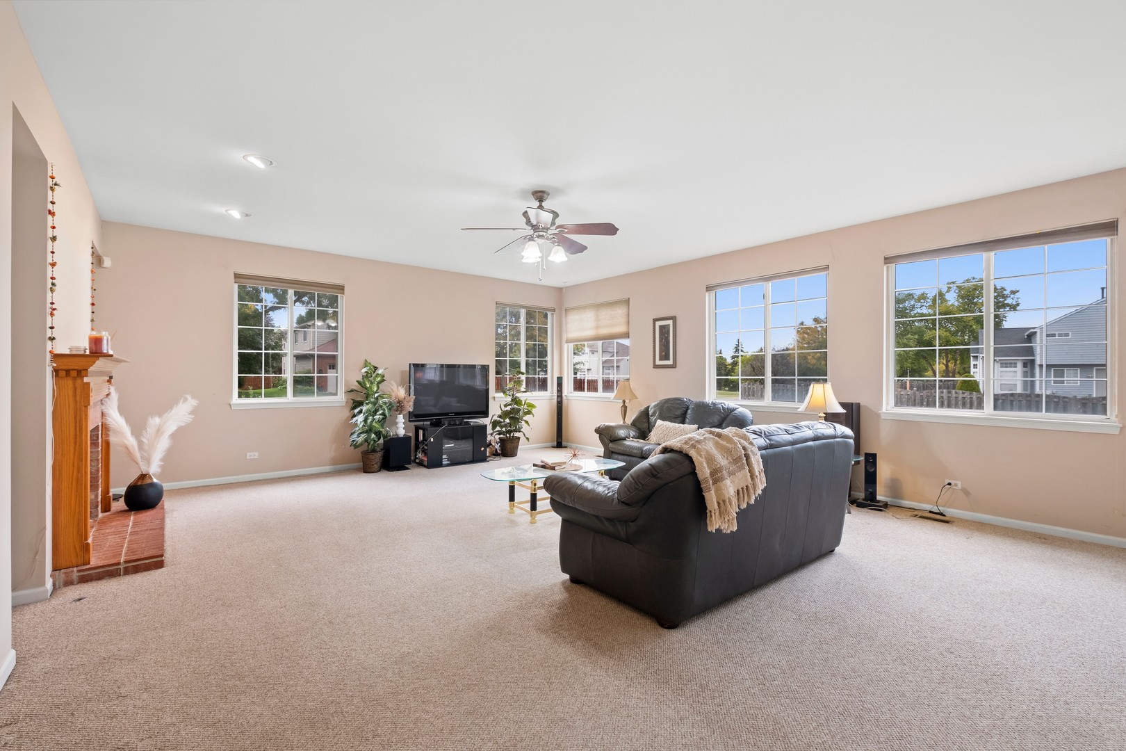 1300 Kettering Road, Mundelein, IL 60060