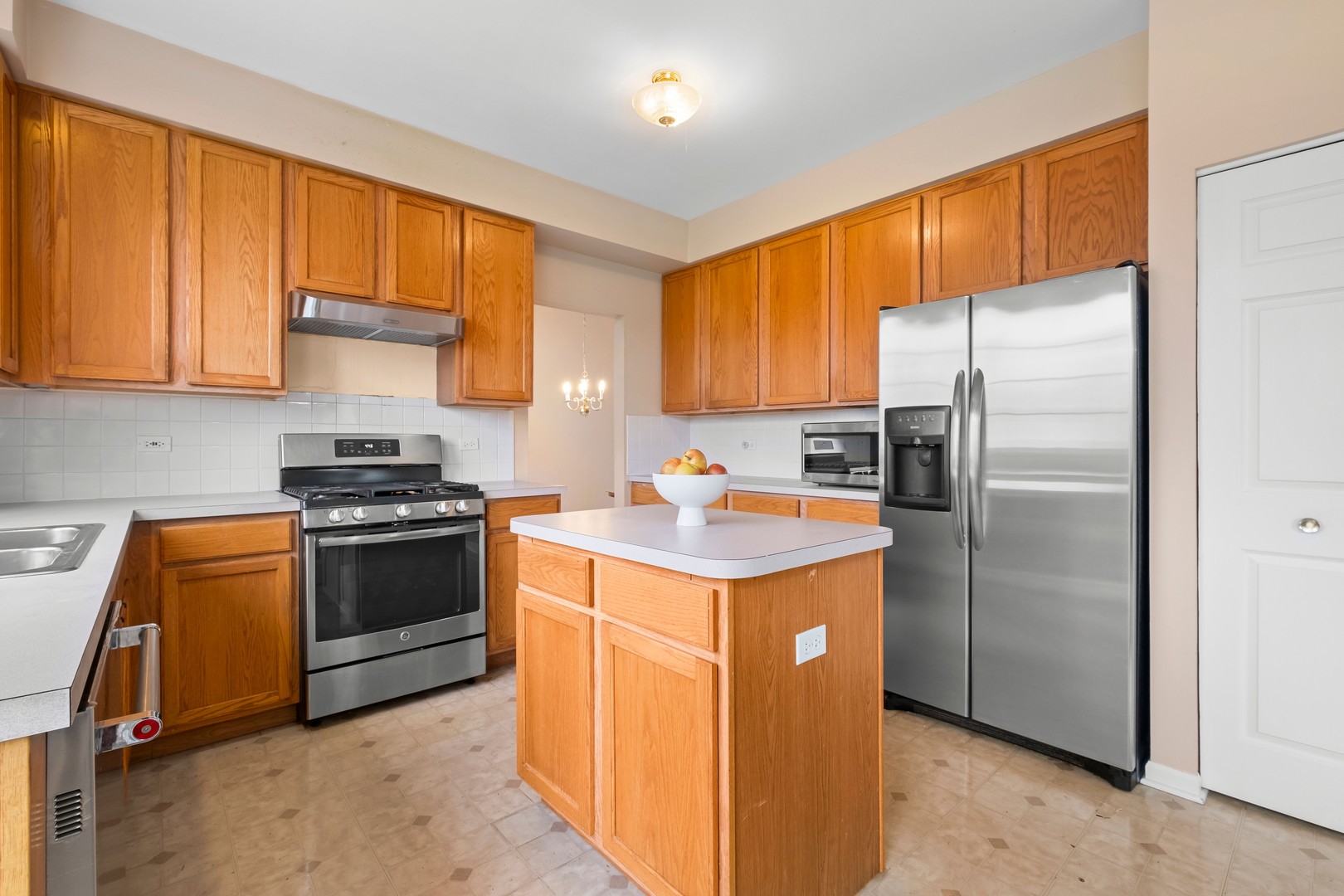 1300 Kettering Road, Mundelein, IL 60060