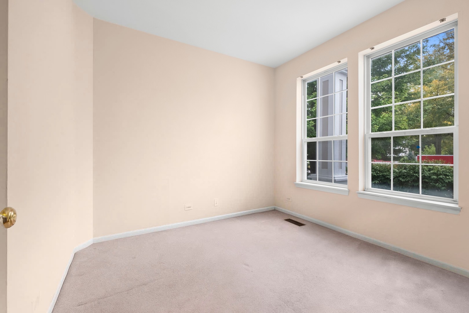 1300 Kettering Road, Mundelein, IL 60060