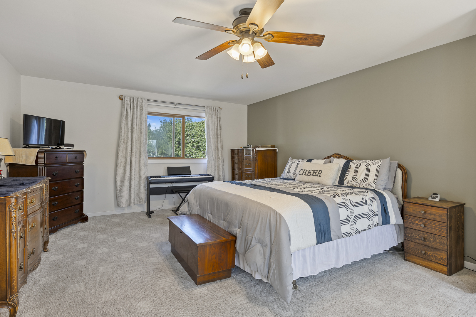 716 Sand Creek Drive, Carol Stream, IL 60188