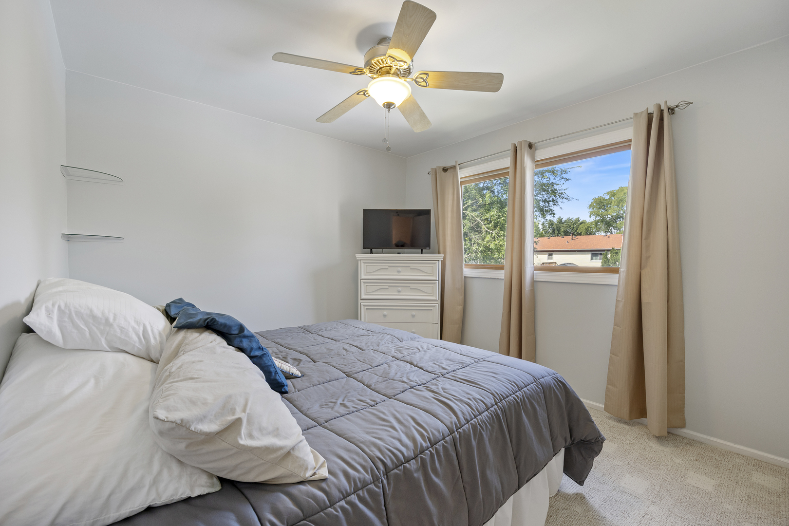 716 Sand Creek Drive, Carol Stream, IL 60188