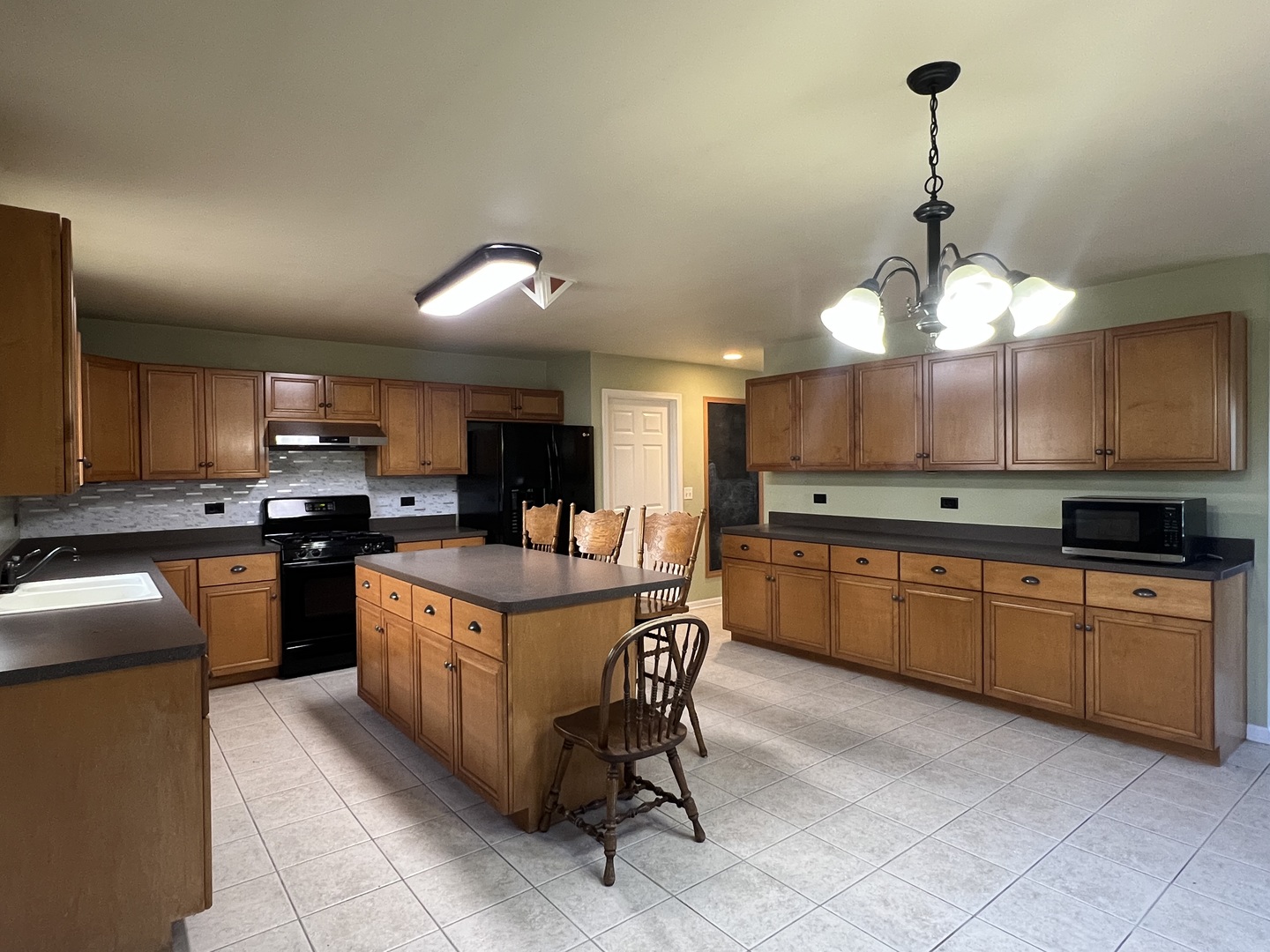 2297 Roaring Creek Drive, Aurora, IL 60503