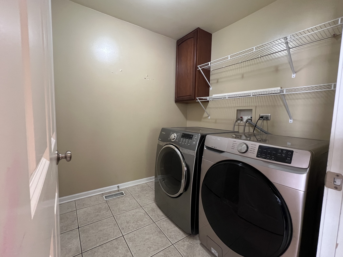 2297 Roaring Creek Drive, Aurora, IL 60503