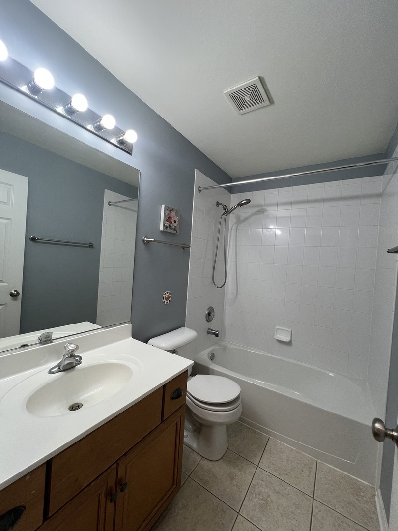 2297 Roaring Creek Drive, Aurora, IL 60503