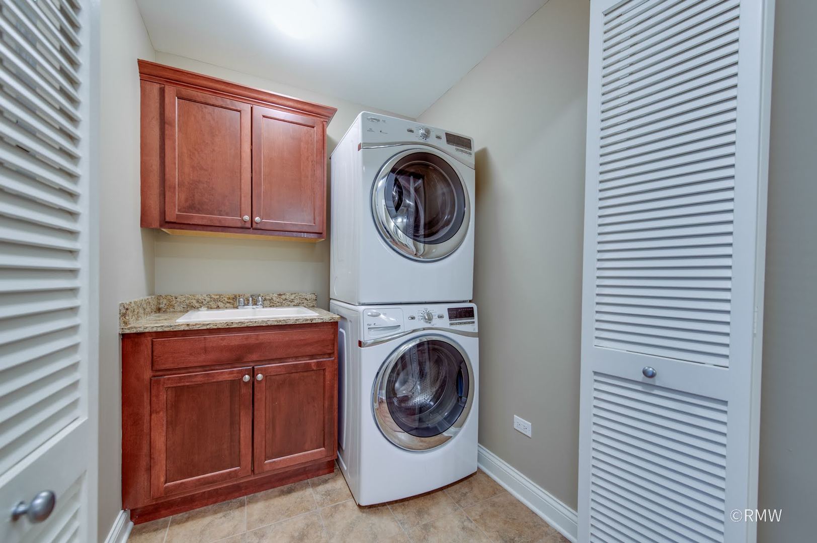 2 Itasca Place #521, Itasca, IL 60143
