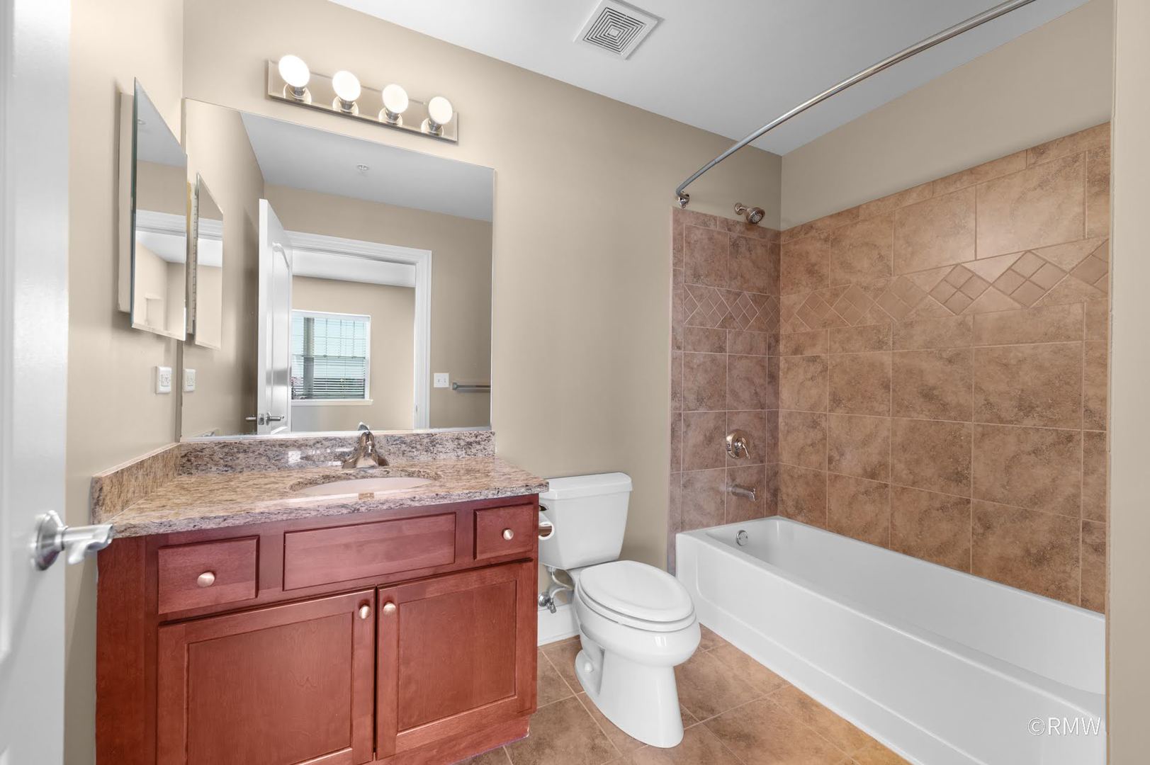 2 Itasca Place #521, Itasca, IL 60143