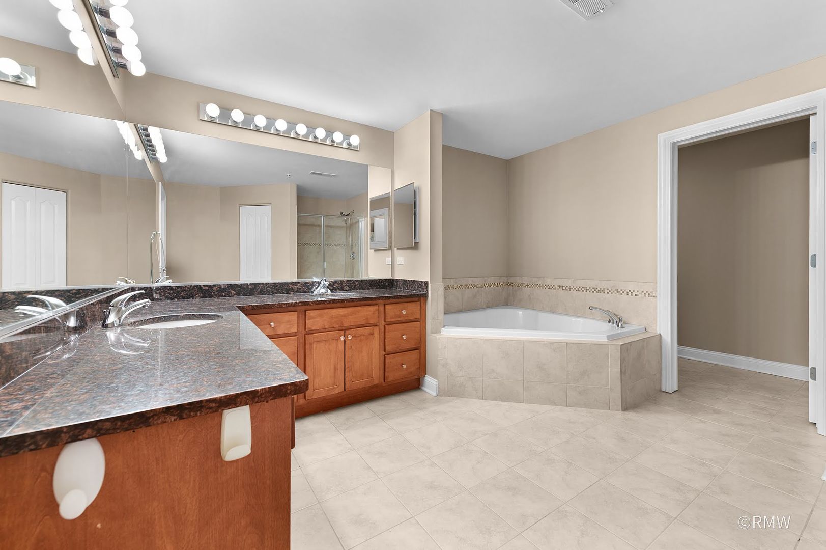 2 Itasca Place #419, Itasca, IL 60143