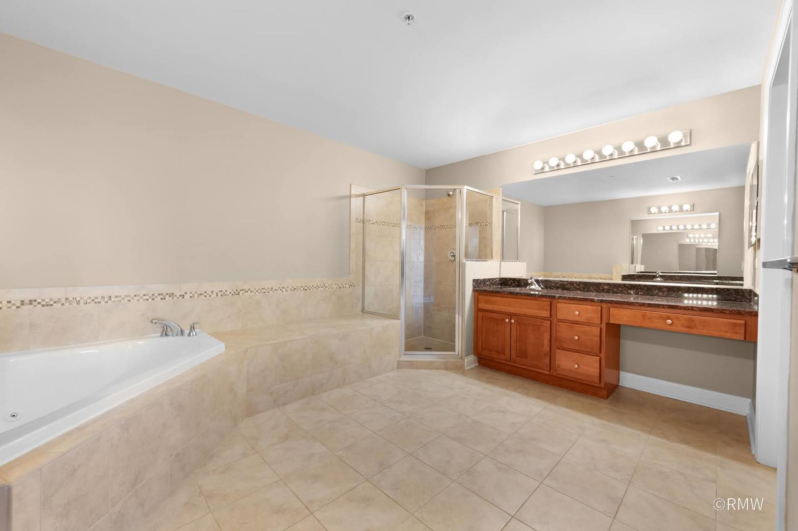 2 Itasca Place #420, Itasca, IL 60143