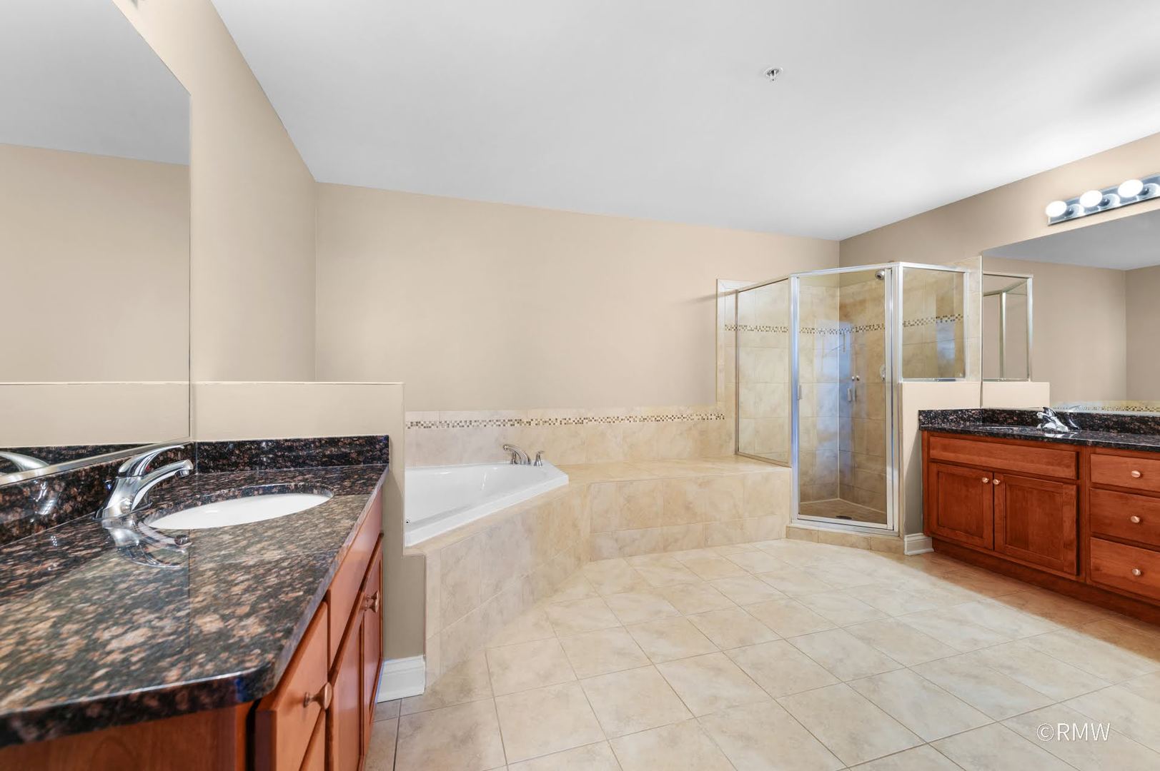2 Itasca Place #420, Itasca, IL 60143