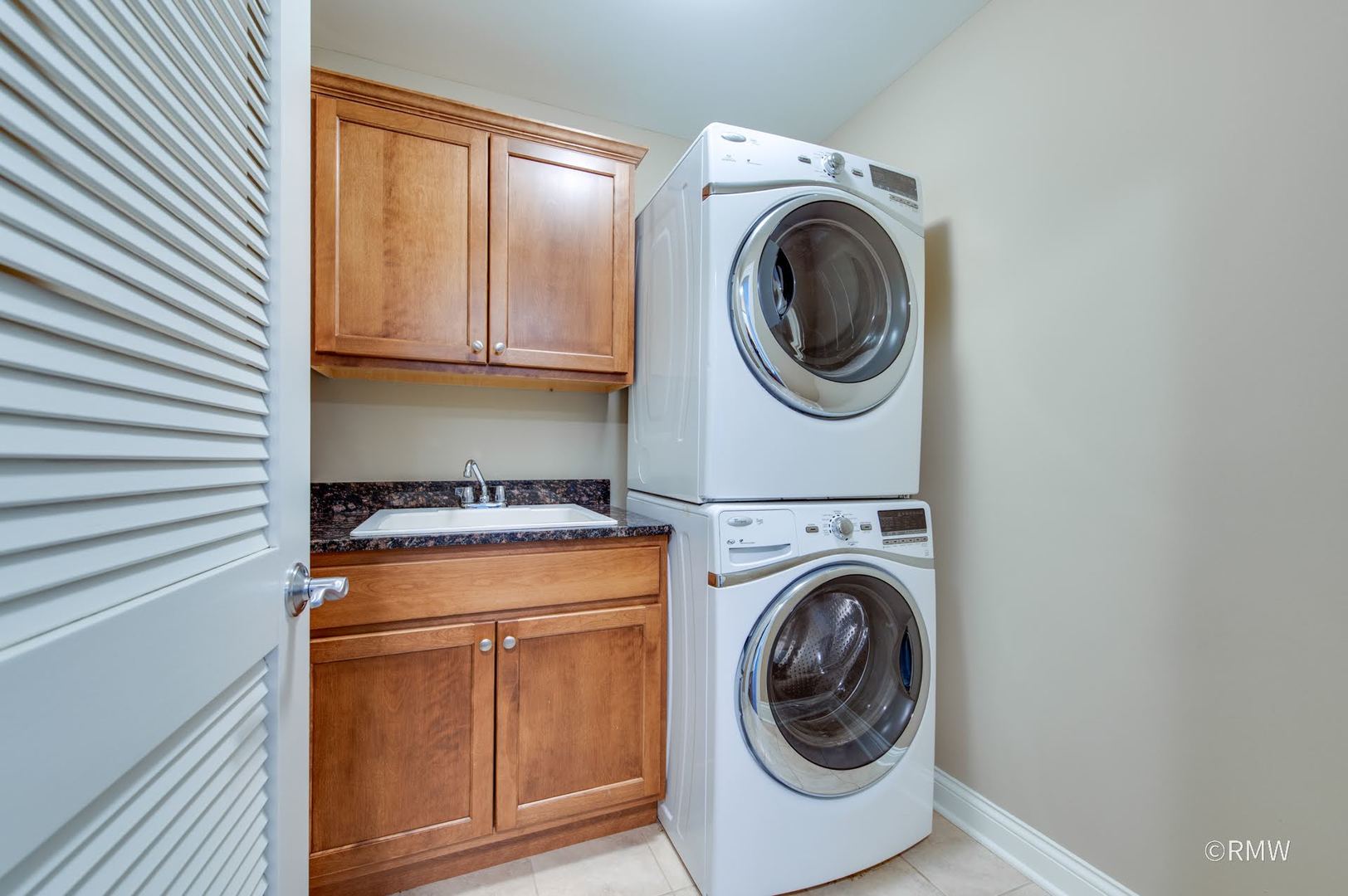 2 Itasca Place #420, Itasca, IL 60143