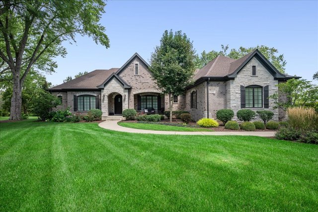 8 Alexandra Drive, Mettawa, IL 60048