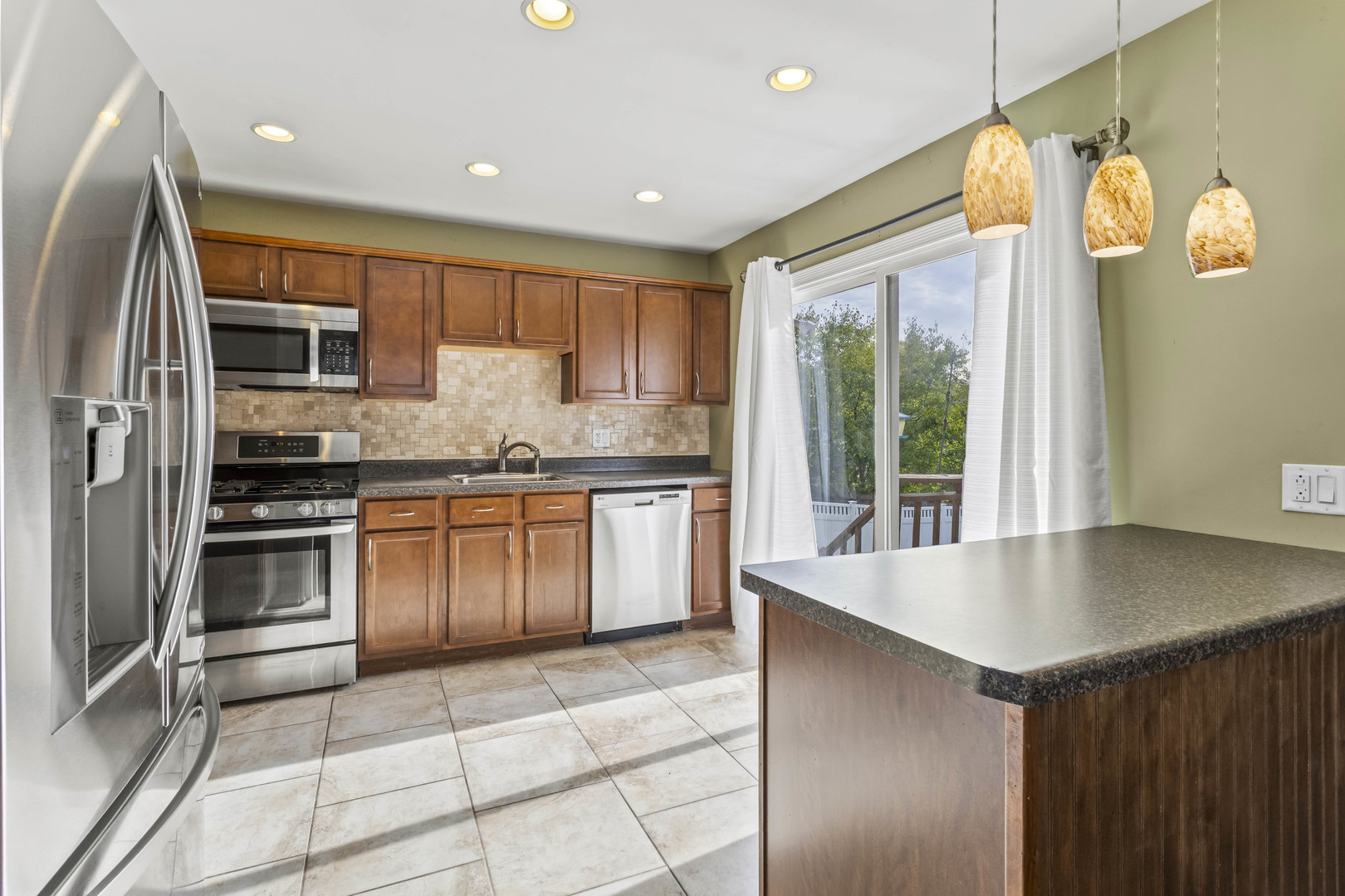 557 Cottonwood Circle, Bolingbrook, IL 60440