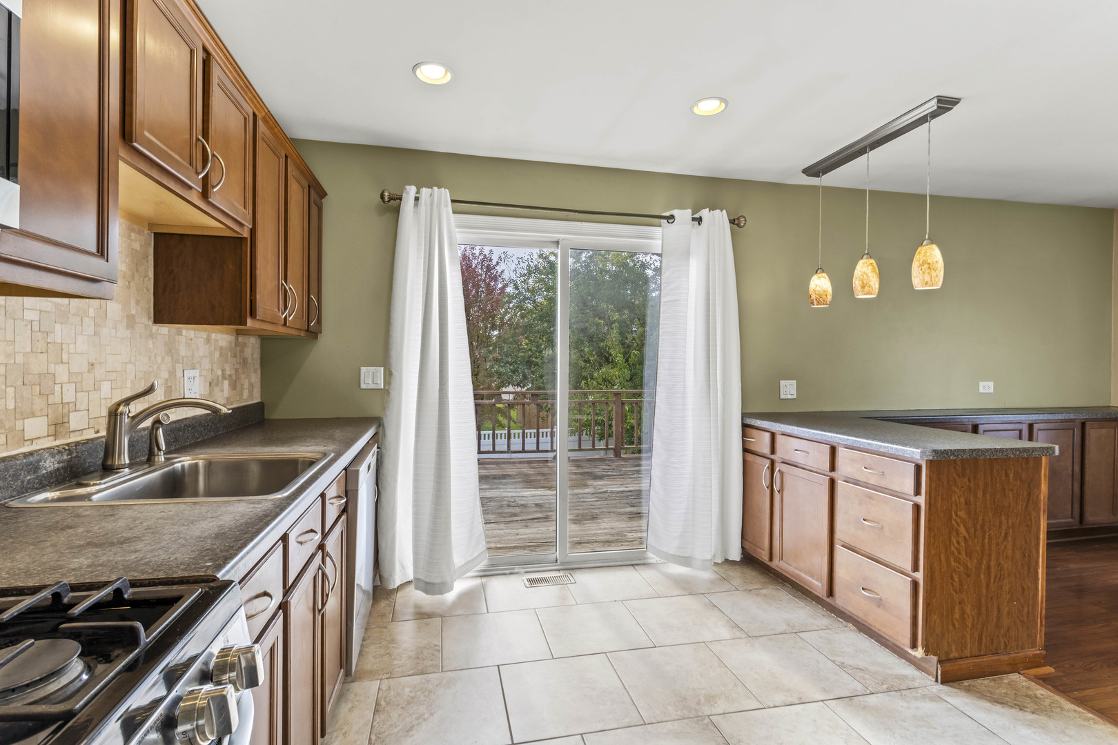 557 Cottonwood Circle, Bolingbrook, IL 60440