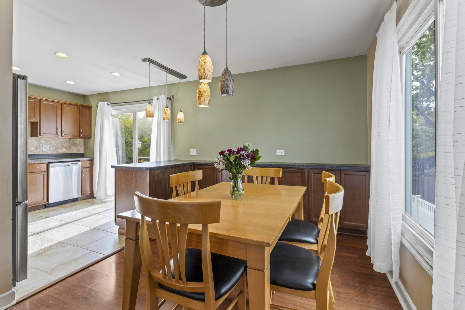 557 Cottonwood Circle, Bolingbrook, IL 60440