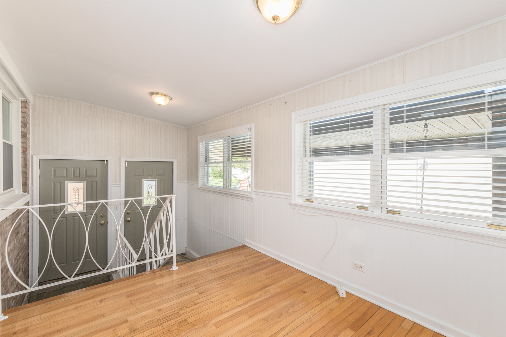 7018 W Birchwood Avenue, Niles, IL 60714