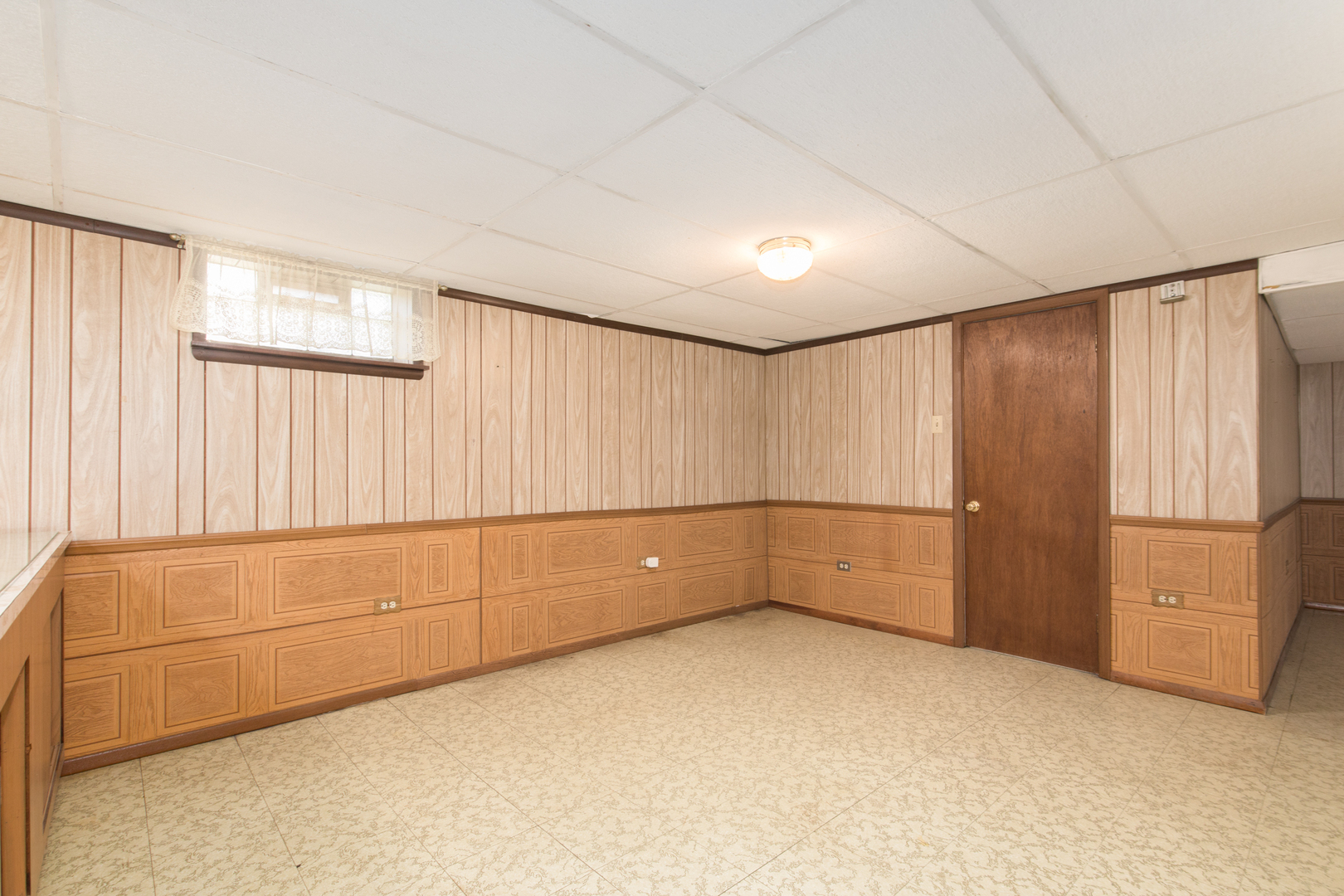 7018 W Birchwood Avenue, Niles, IL 60714