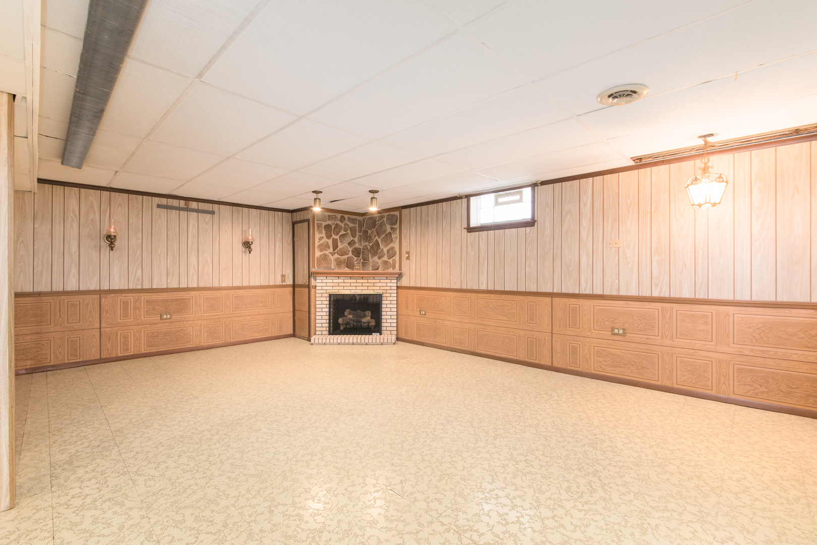 7018 W Birchwood Avenue, Niles, IL 60714