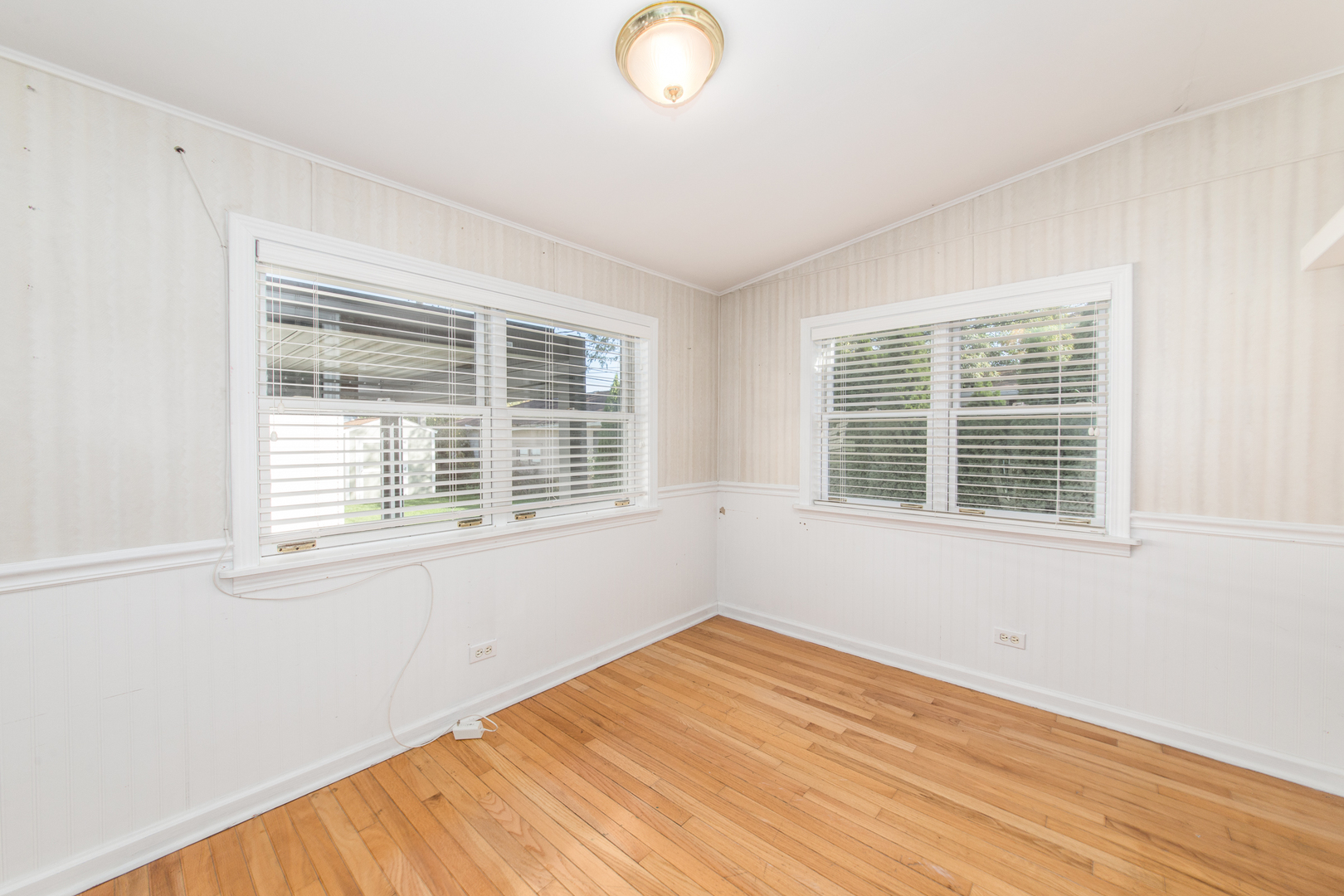 7018 W Birchwood Avenue, Niles, IL 60714