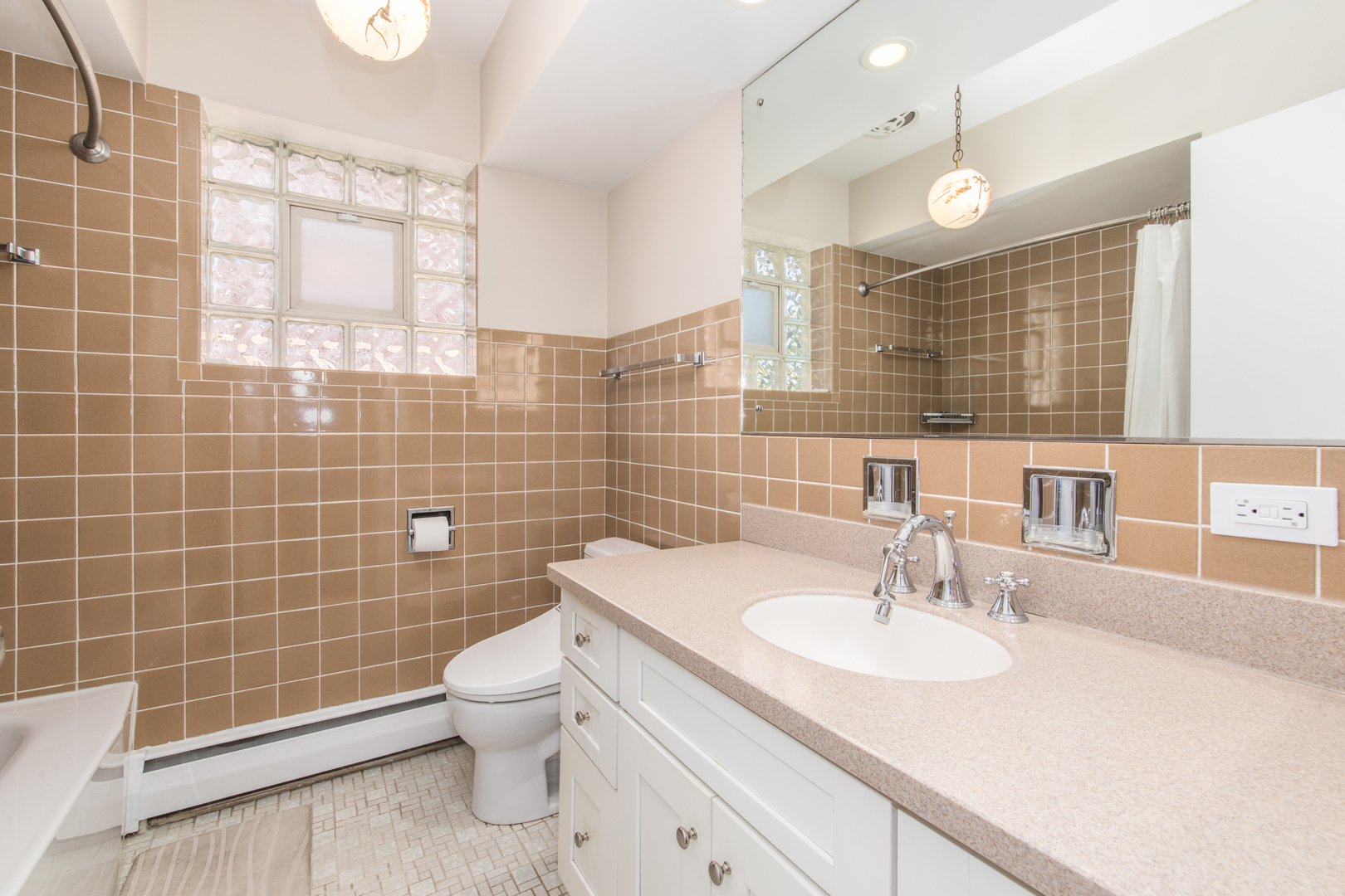 7018 W Birchwood Avenue, Niles, IL 60714