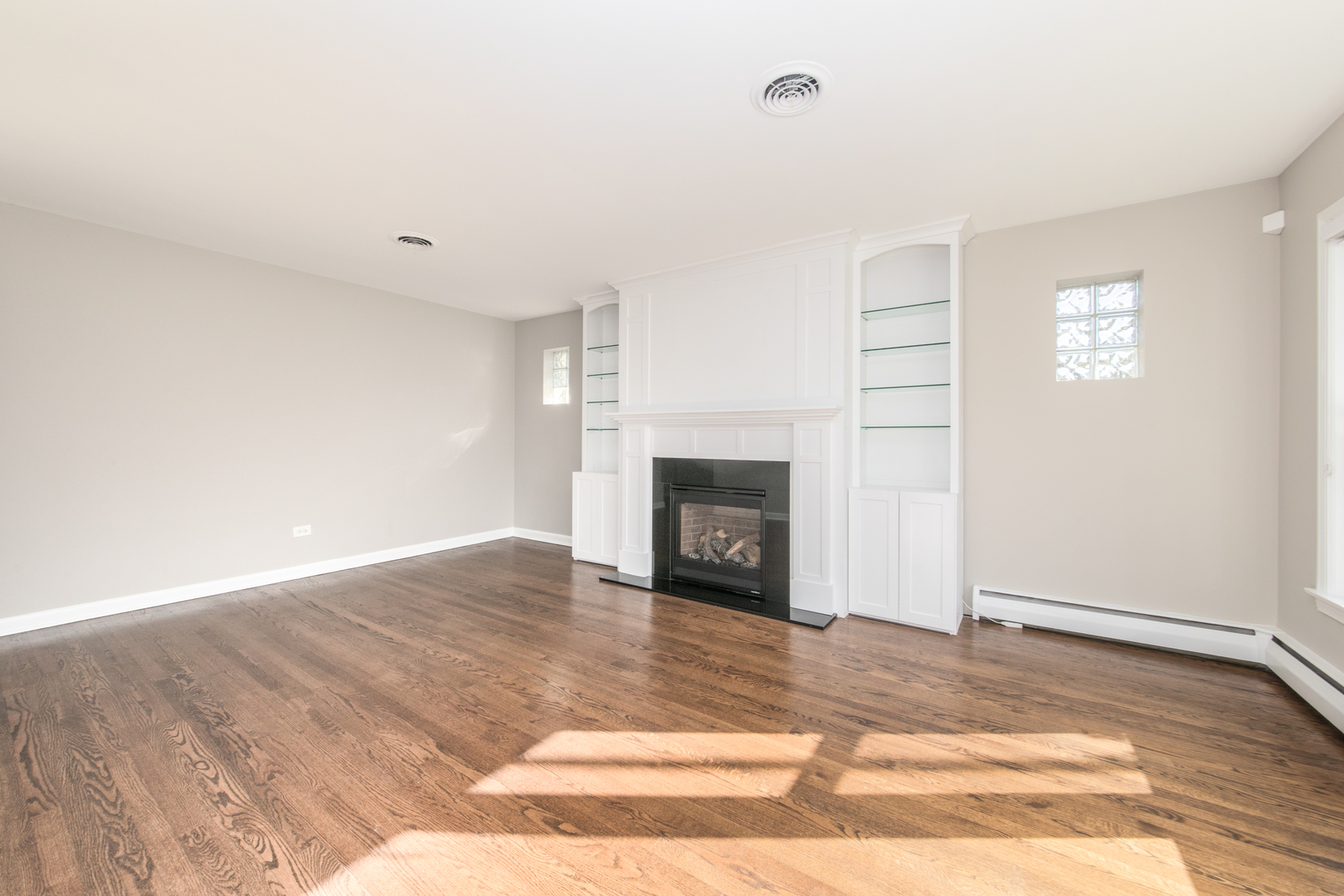 7018 W Birchwood Avenue, Niles, IL 60714