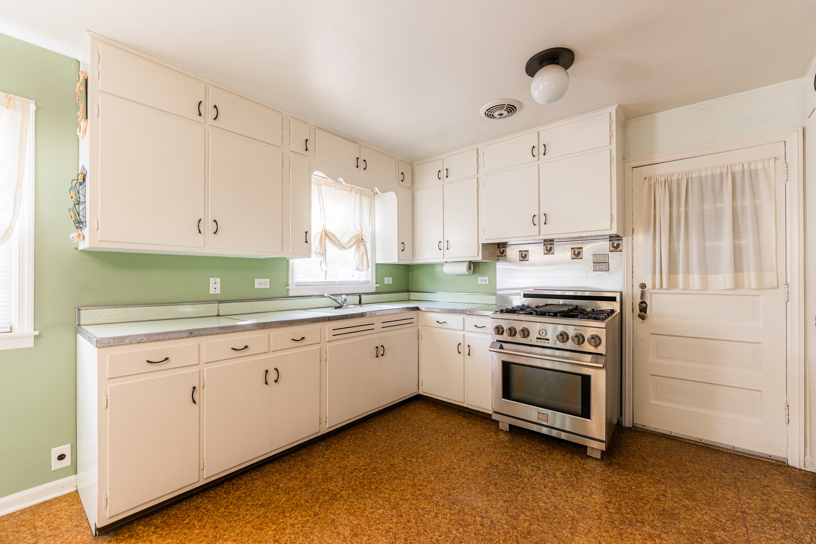 575 S Finley Road, Lombard, IL 60148