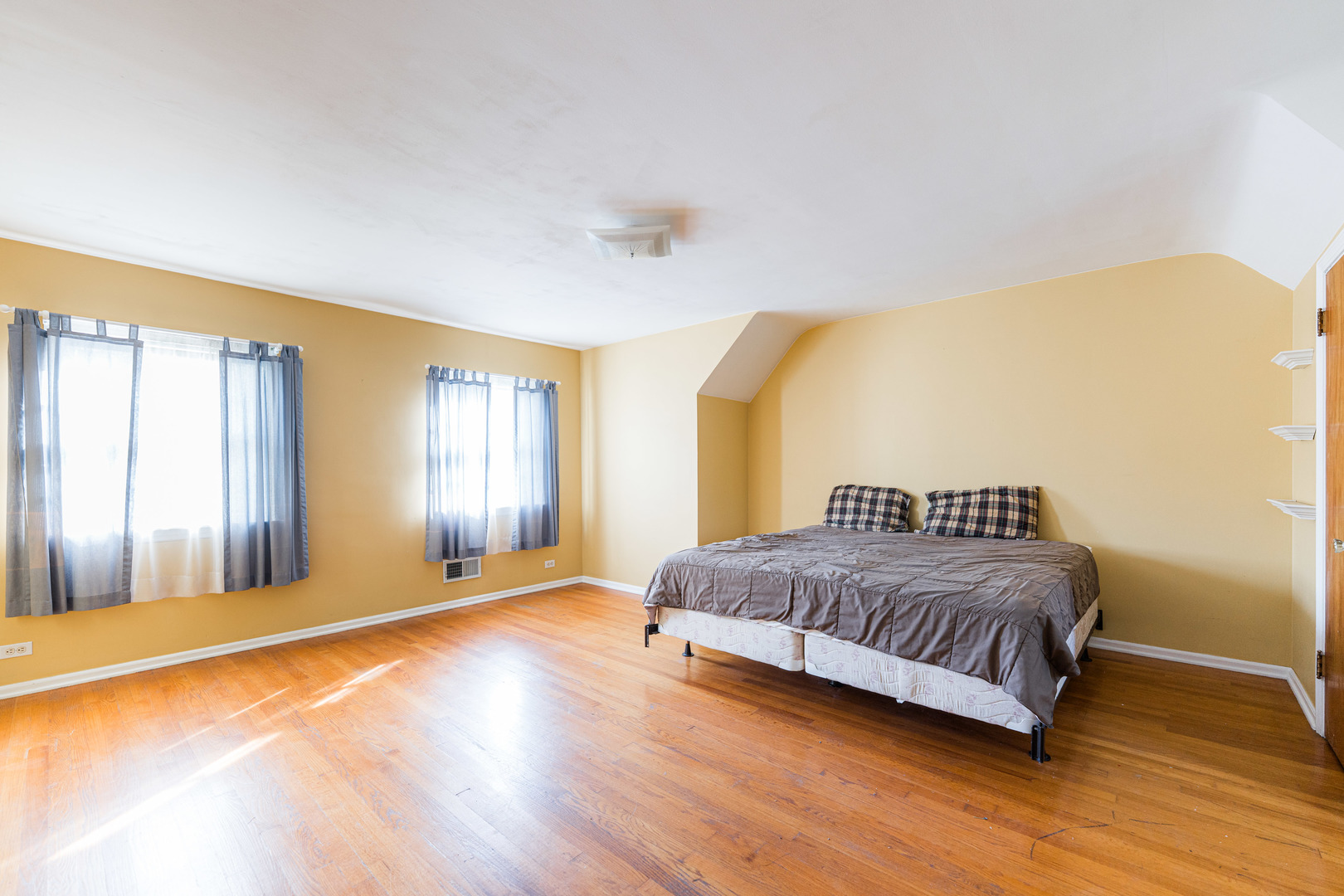 575 S Finley Road, Lombard, IL 60148