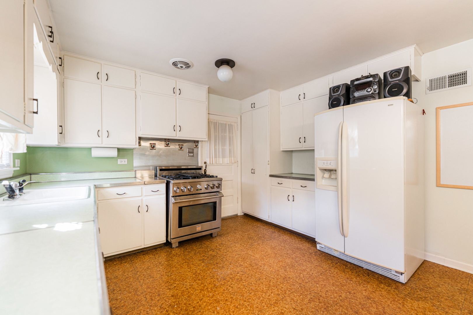 575 S Finley Road, Lombard, IL 60148