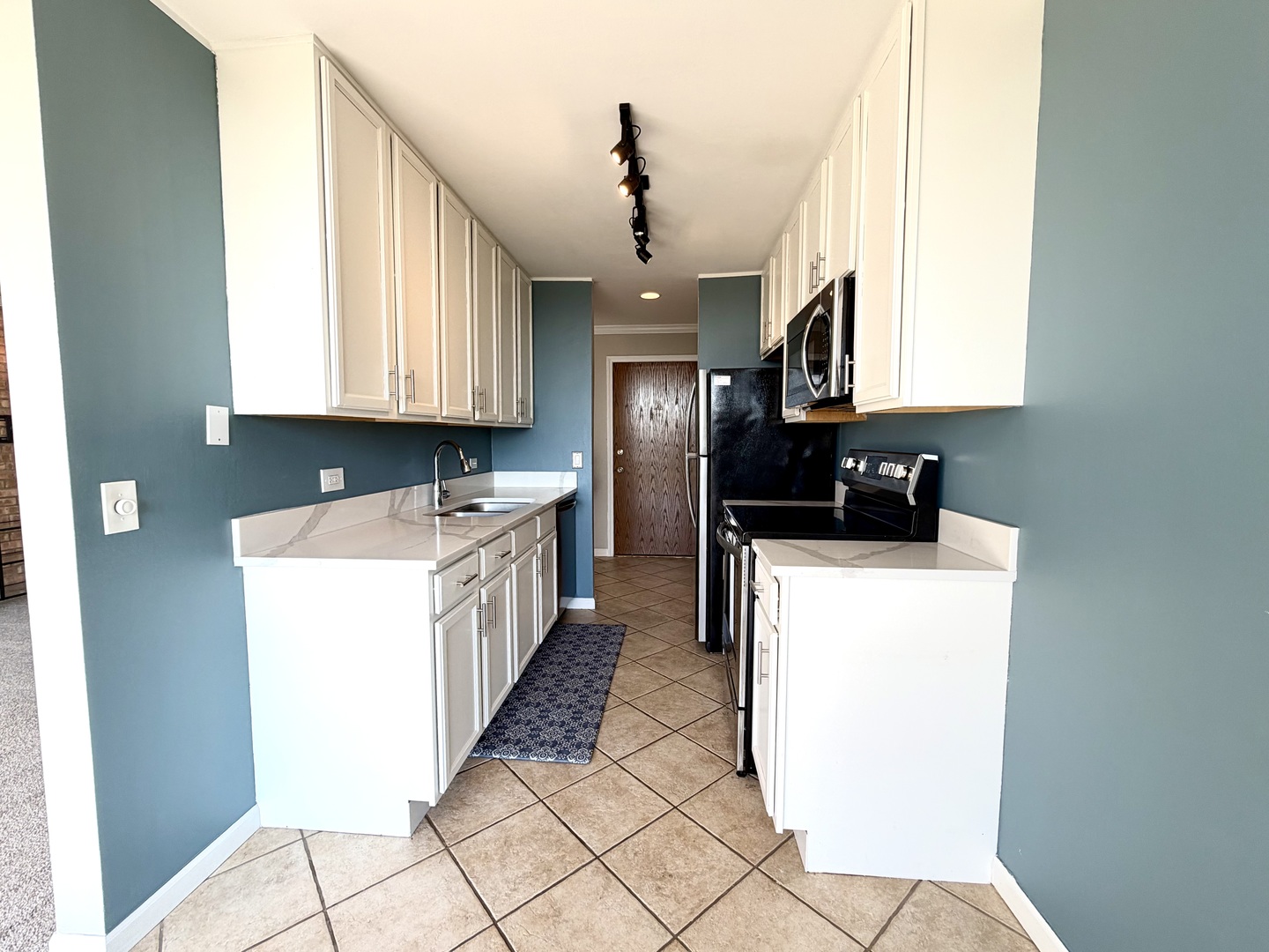 6010 Oakwood Drive #6C, Lisle, IL 60532