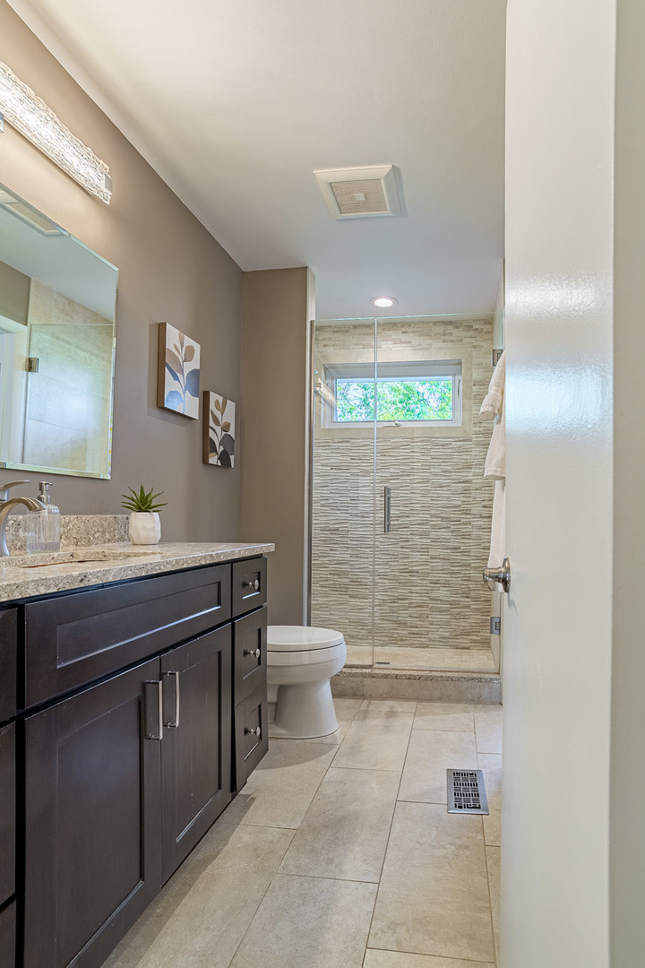 210 Yarmouth Road, Elk Grove Village, IL 60007