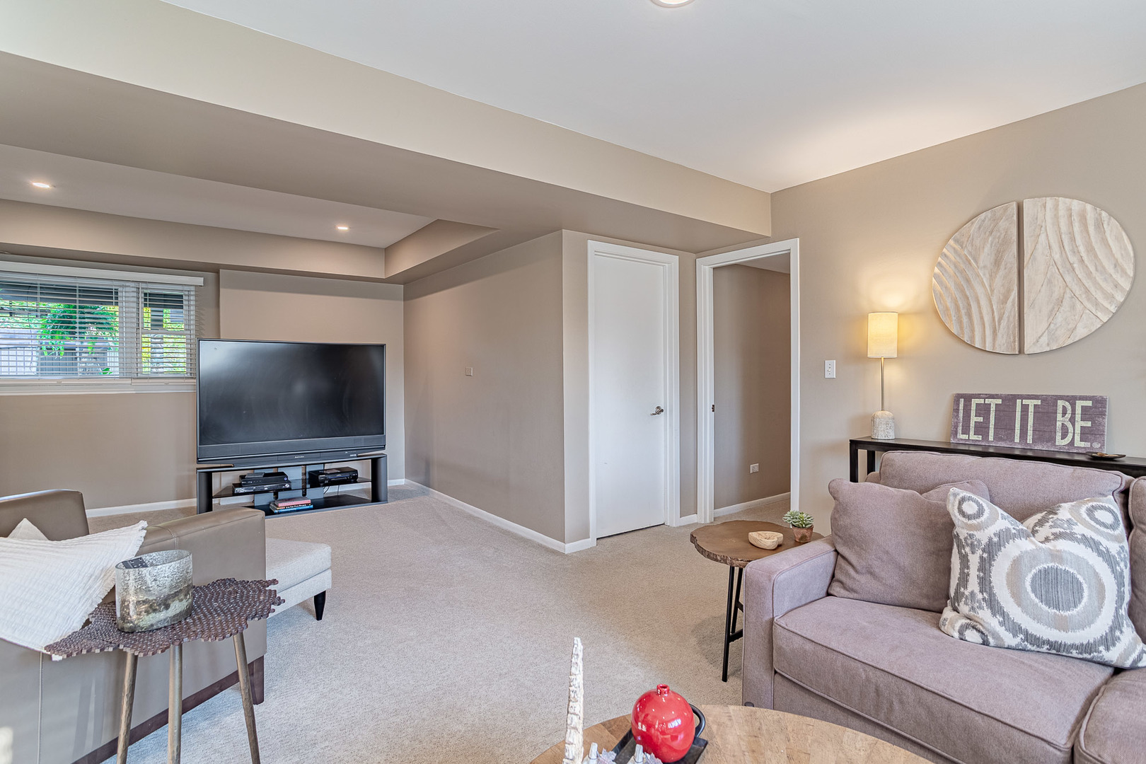 210 Yarmouth Road, Elk Grove Village, IL 60007