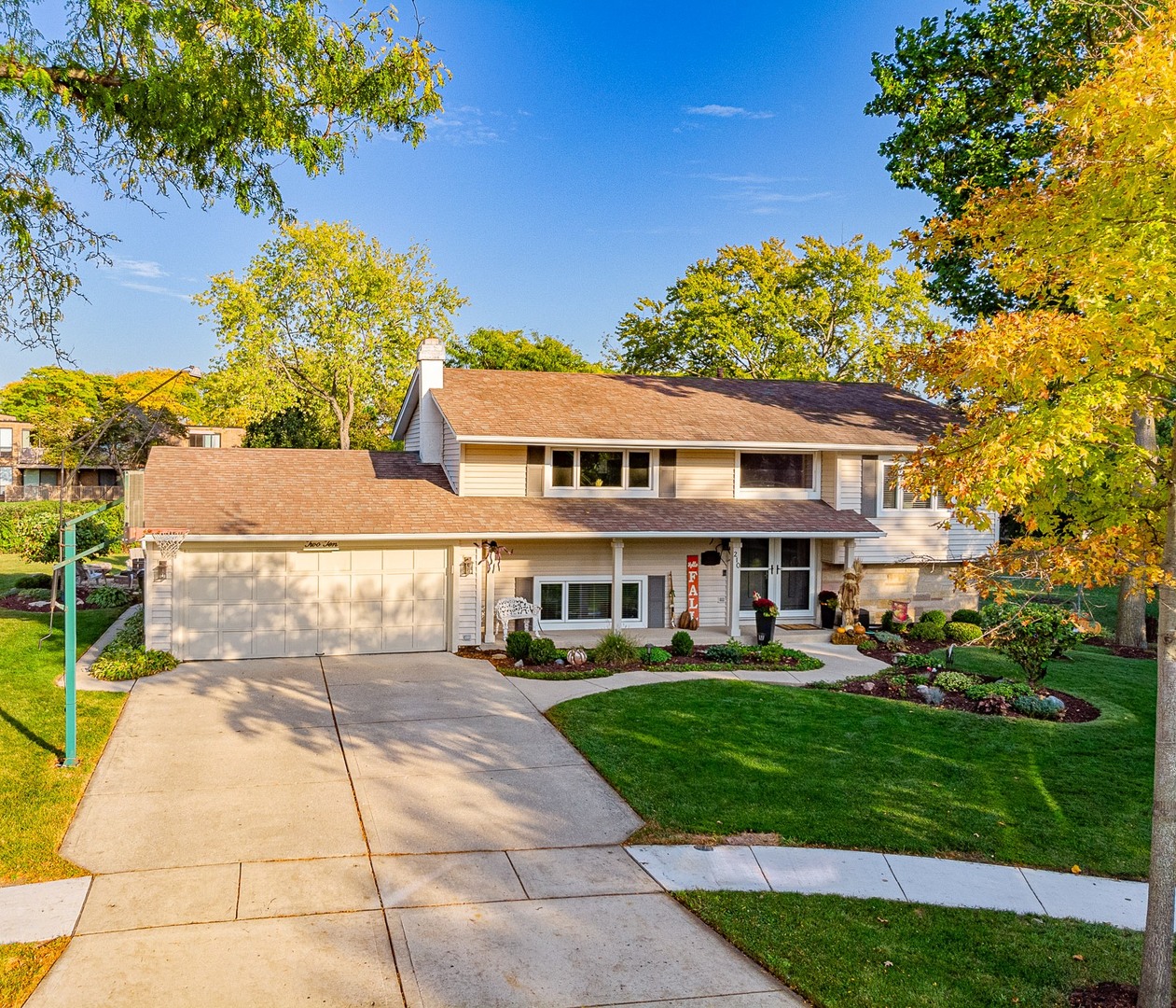 210 Yarmouth Road, Elk Grove Village, IL 60007