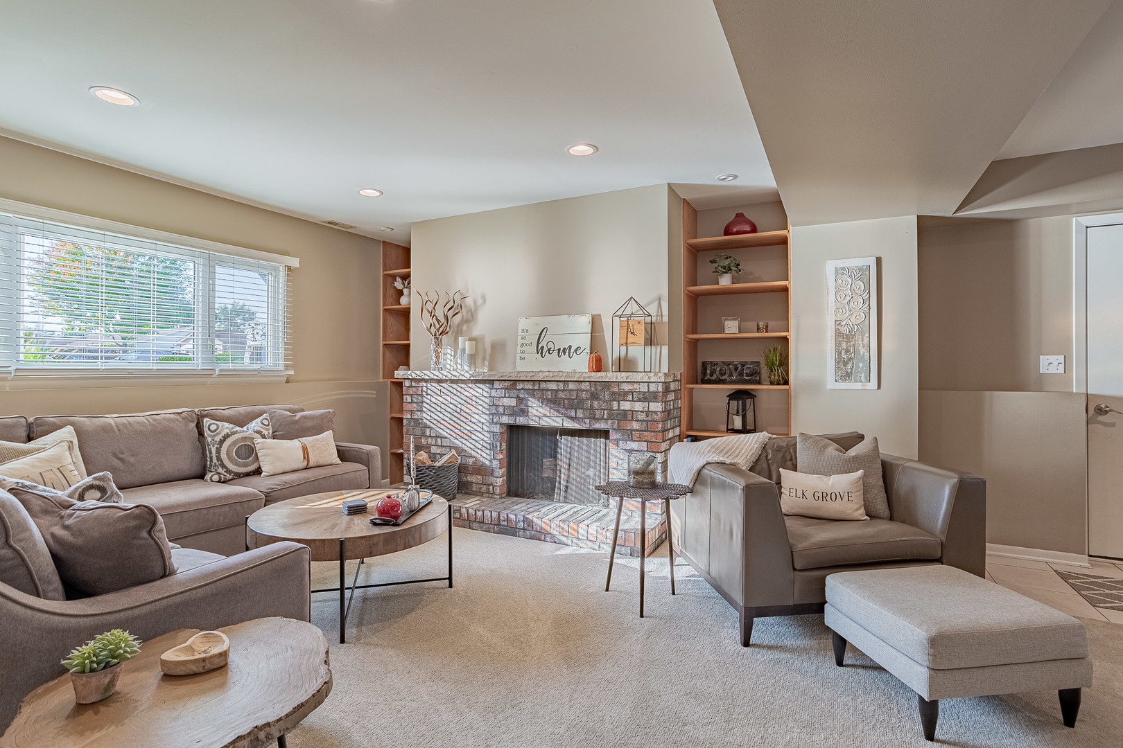 210 Yarmouth Road, Elk Grove Village, IL 60007