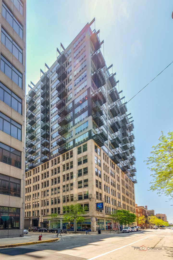 565 W Quincy Street #1206, Chicago, IL 60661