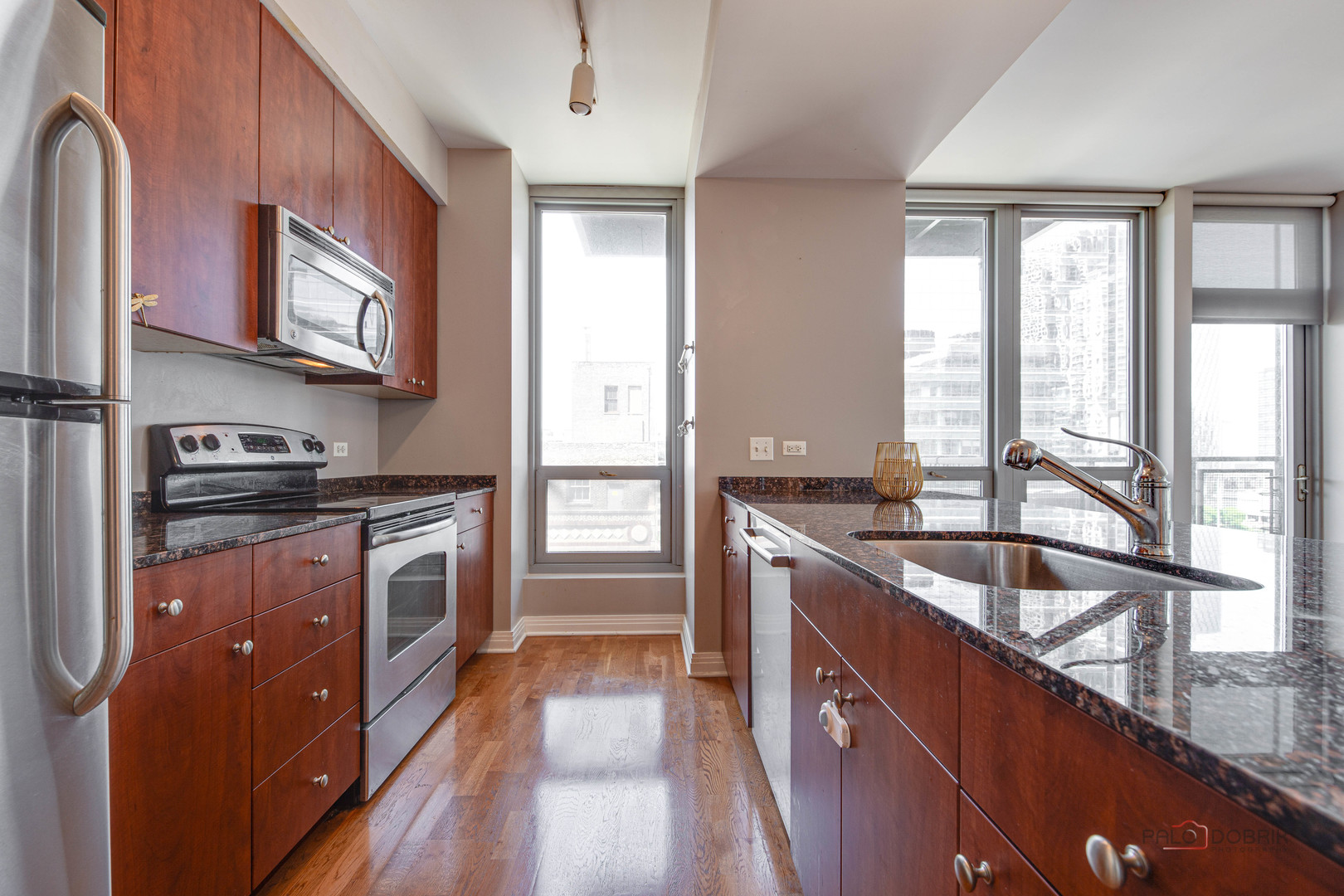 565 W Quincy Street #1206, Chicago, IL 60661