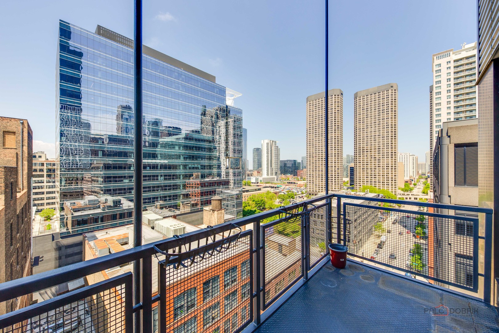 565 W Quincy Street #1206, Chicago, IL 60661
