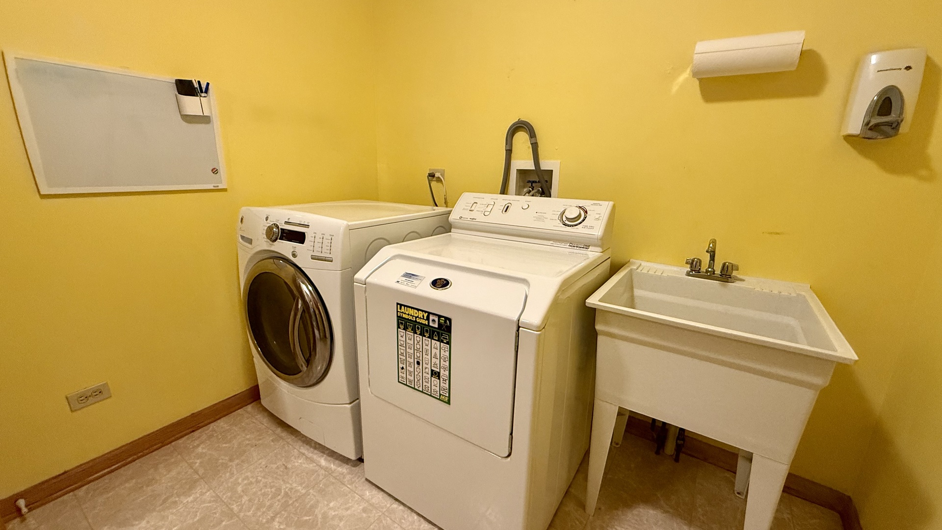 2075 Longwood Court, Romeoville, IL 60446