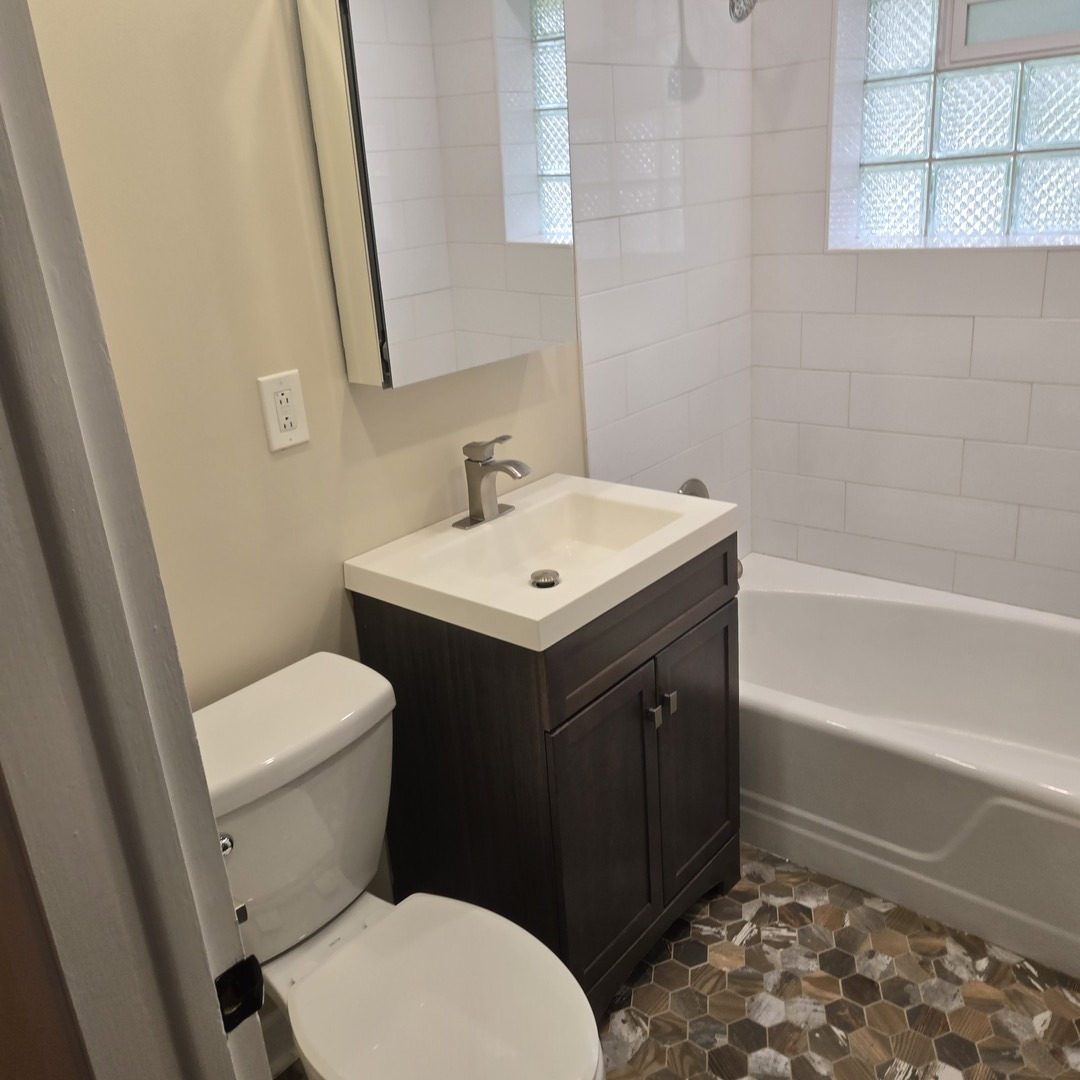 1817 W TOUHY Avenue #2E, Park Ridge, IL 60068
