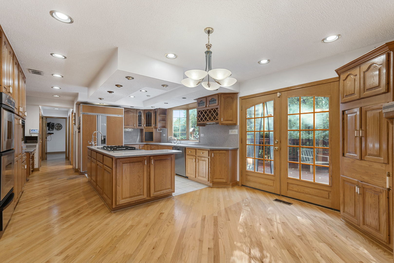 28 Cambridge Drive, Oak Brook, IL 60523