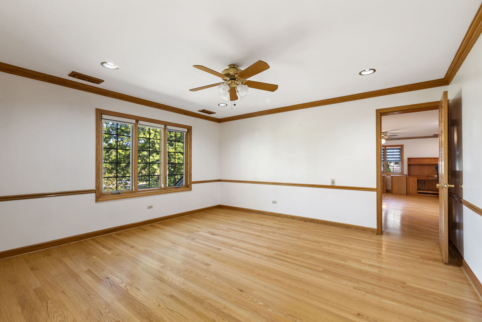 28 Cambridge Drive, Oak Brook, IL 60523