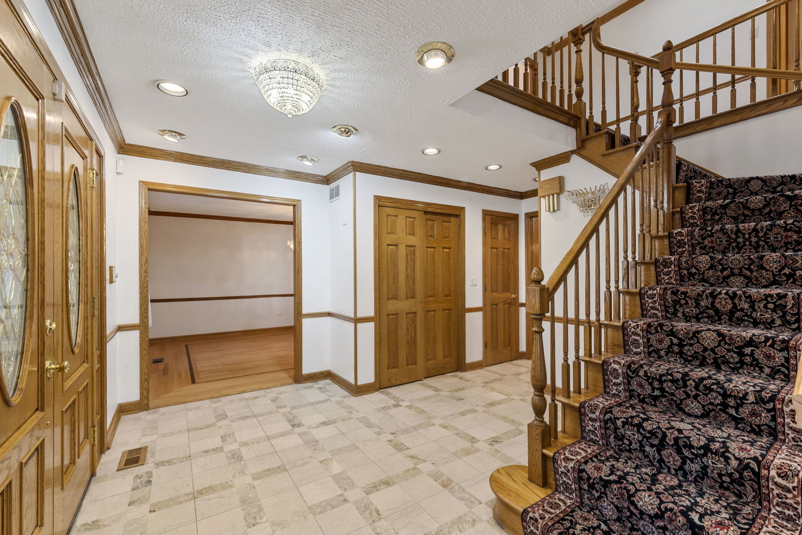 28 Cambridge Drive, Oak Brook, IL 60523