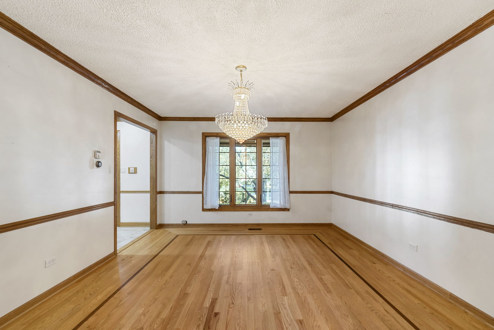 28 Cambridge Drive, Oak Brook, IL 60523