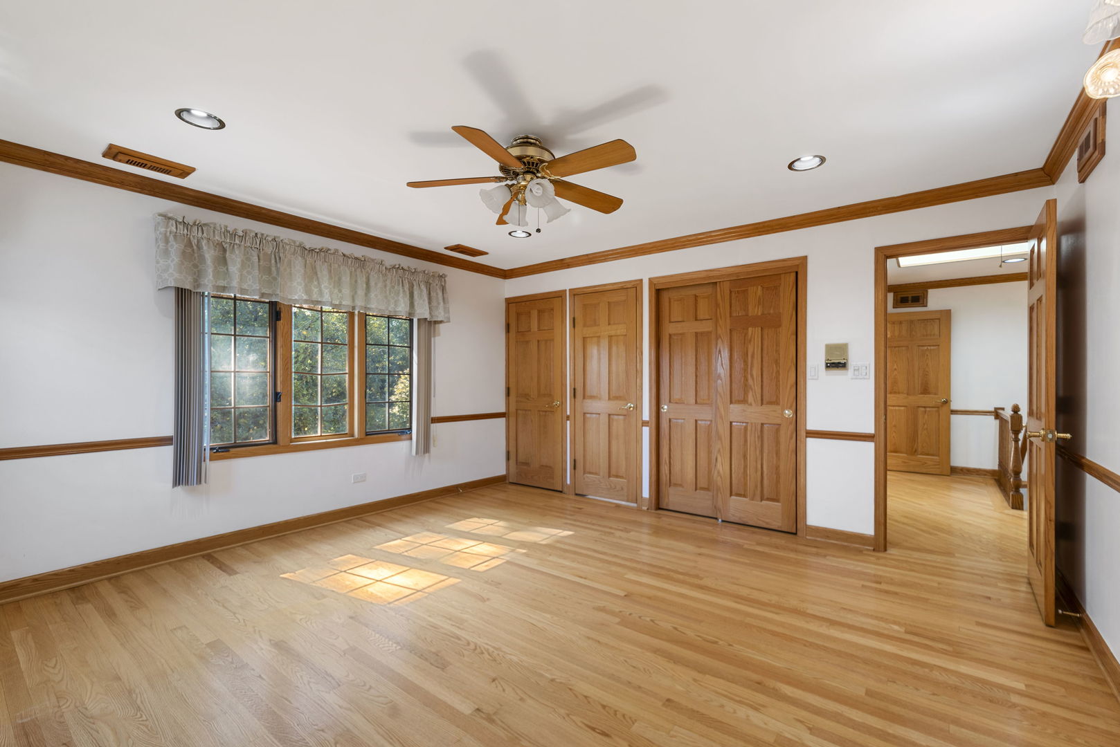 28 Cambridge Drive, Oak Brook, IL 60523