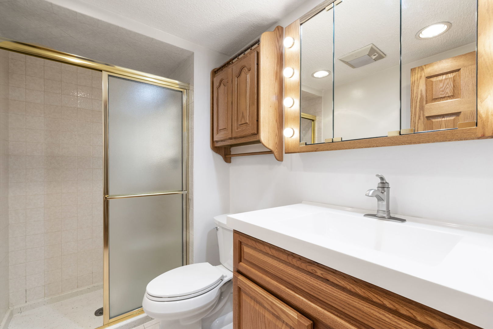 28 Cambridge Drive, Oak Brook, IL 60523