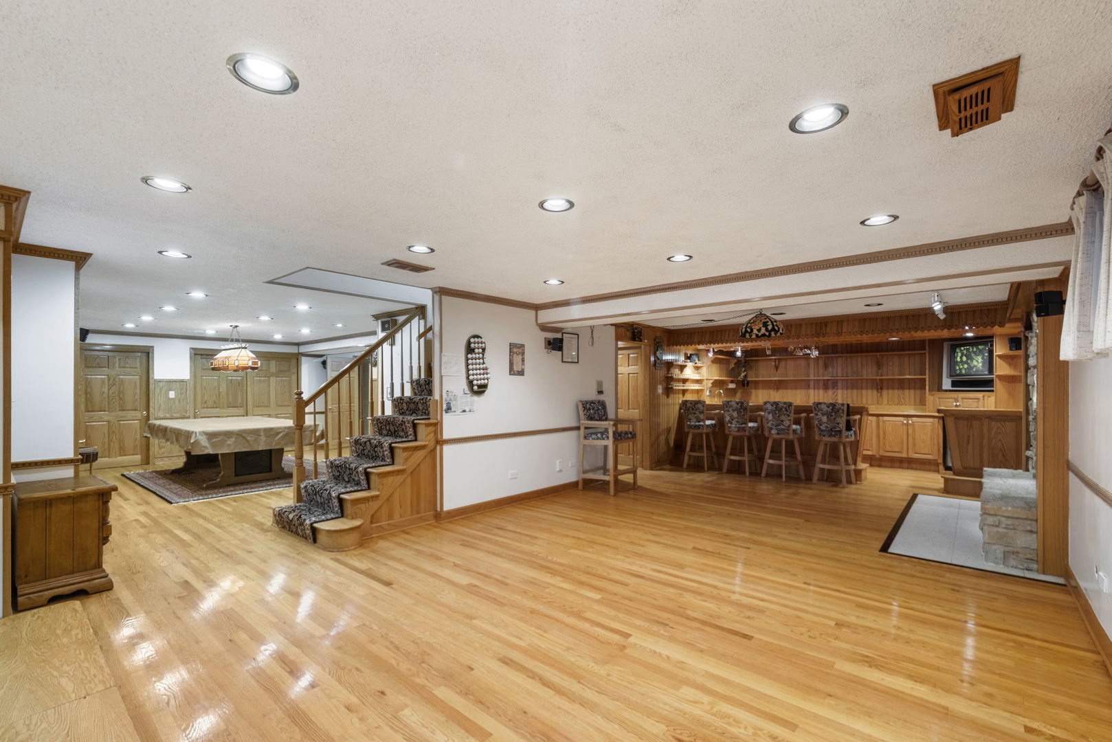 28 Cambridge Drive, Oak Brook, IL 60523