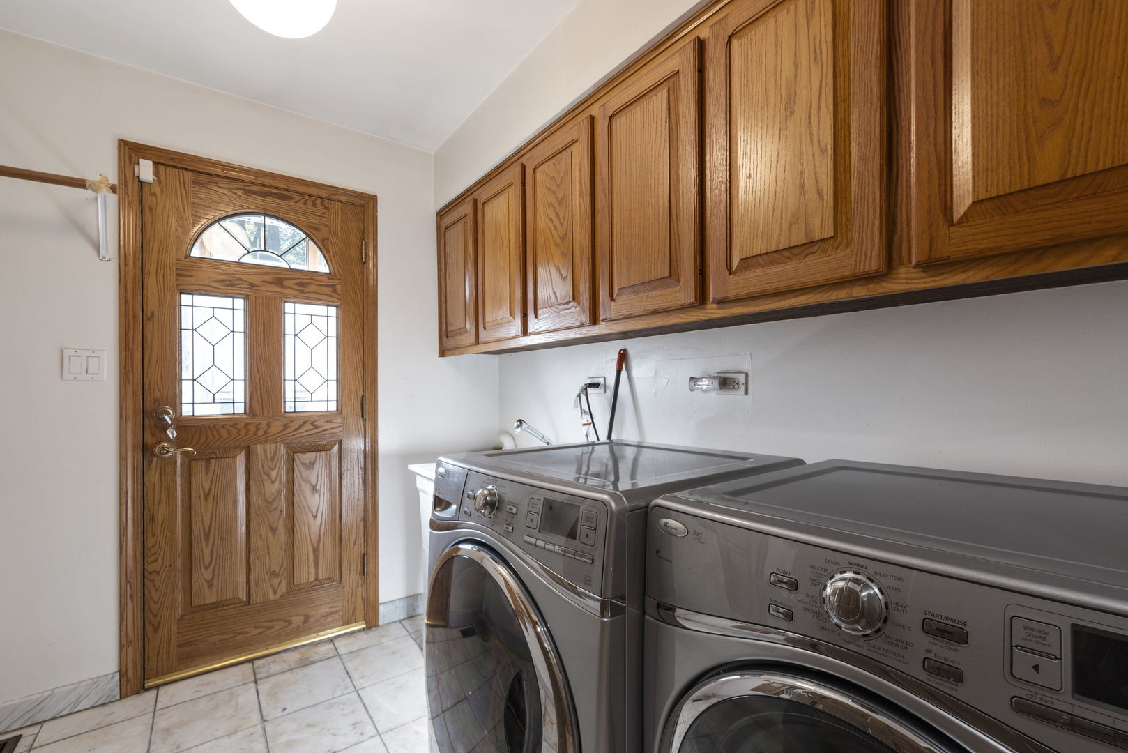 28 Cambridge Drive, Oak Brook, IL 60523