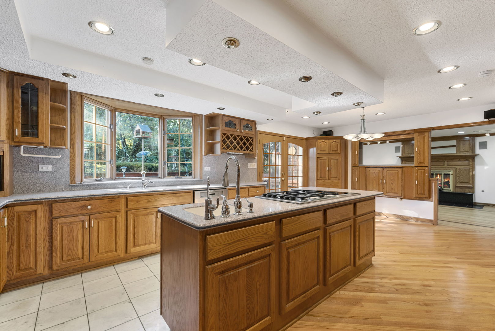 28 Cambridge Drive, Oak Brook, IL 60523