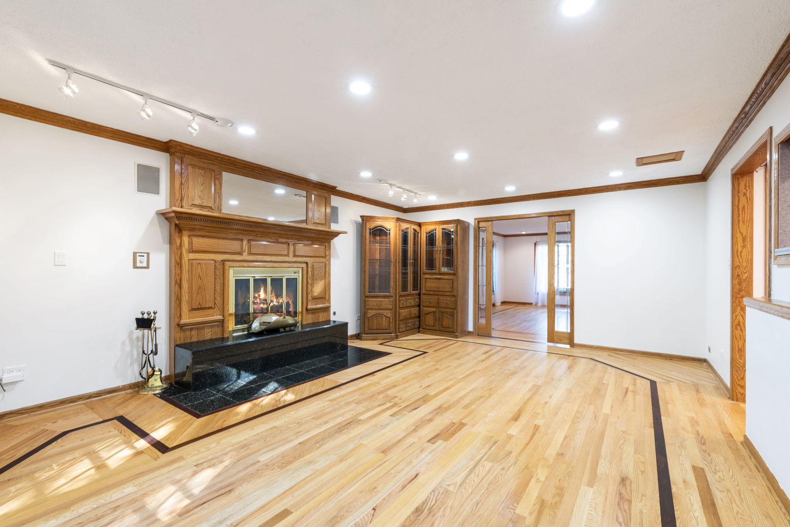 28 Cambridge Drive, Oak Brook, IL 60523