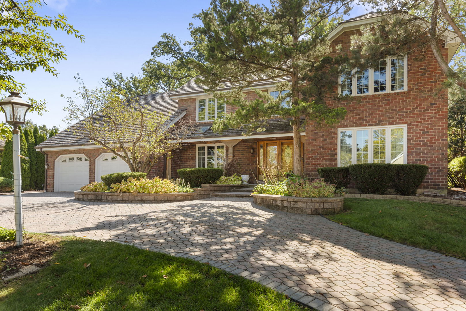 28 Cambridge Drive, Oak Brook, IL 60523