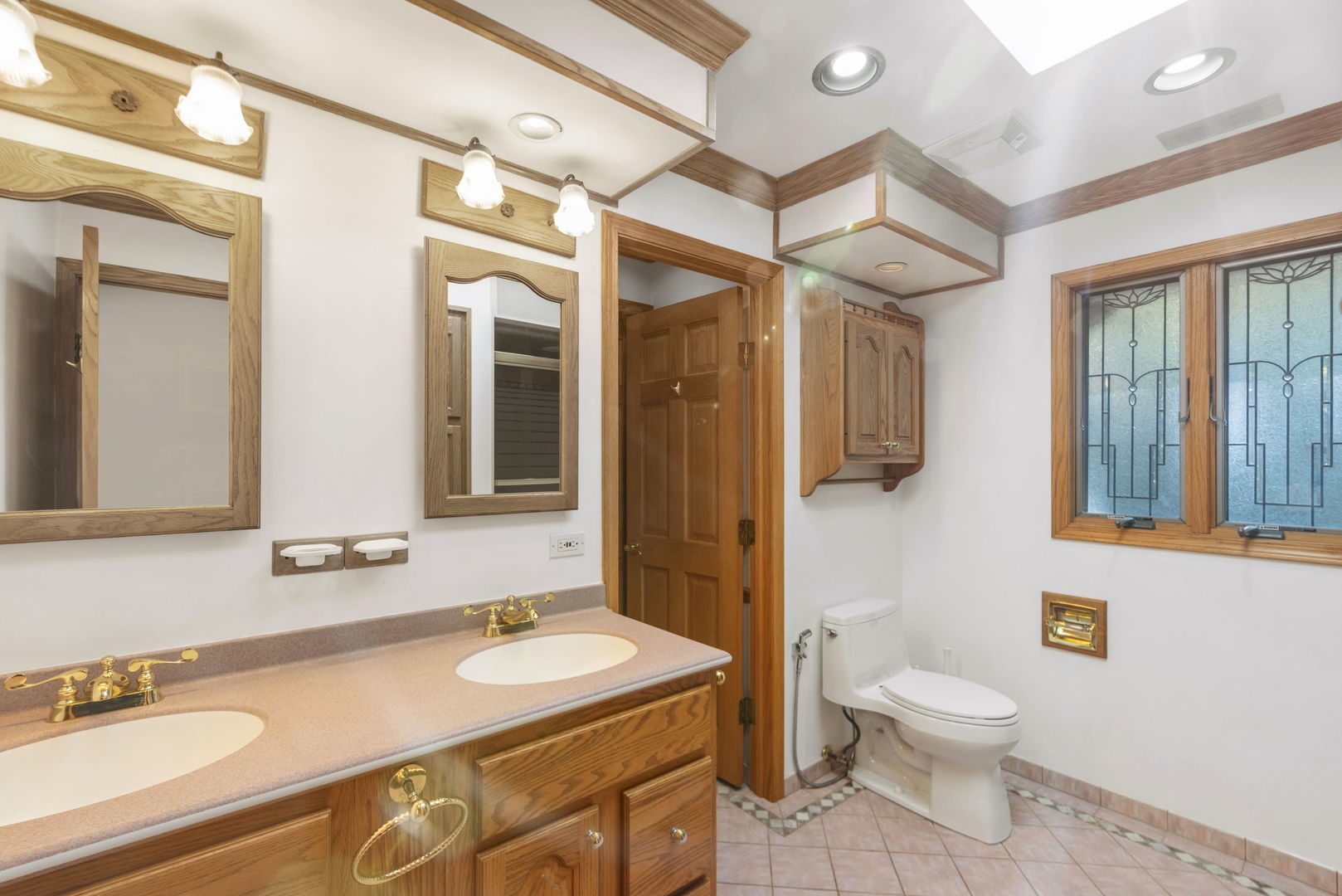 28 Cambridge Drive, Oak Brook, IL 60523